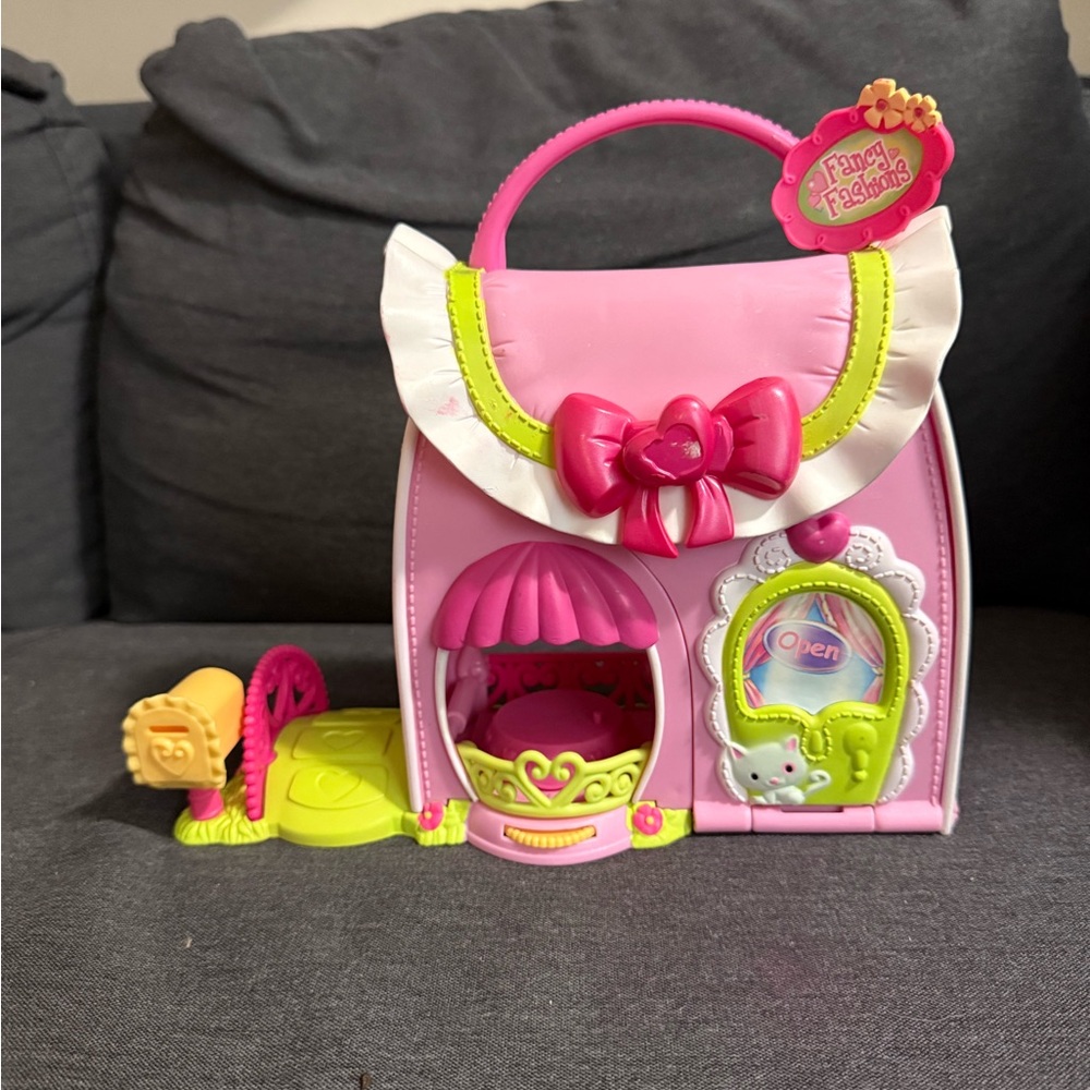 My Little Pony G3 Ponyville Fancy Fashion Boutique 2006
Hasbro